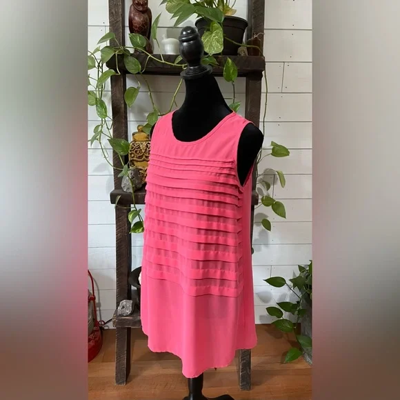 Ya Los Angeles: Silk Ruffled Tier Sleeveless Blouse - Picture 17 of 17